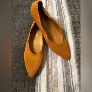 VIVAIA Aria Ginger Yellow Flats NWOT